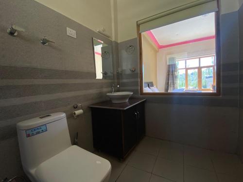 Kylpyhuone majoituspaikassa Rabyang Guest House and Homestay