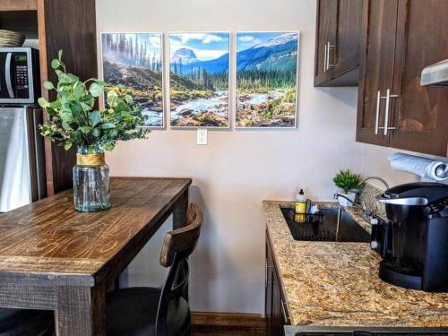 #6 The Hawks Hideout Cabin – Photos 5