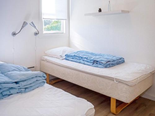 Giường trong phòng chung tại 6 person holiday home in Vestervig-By Traum