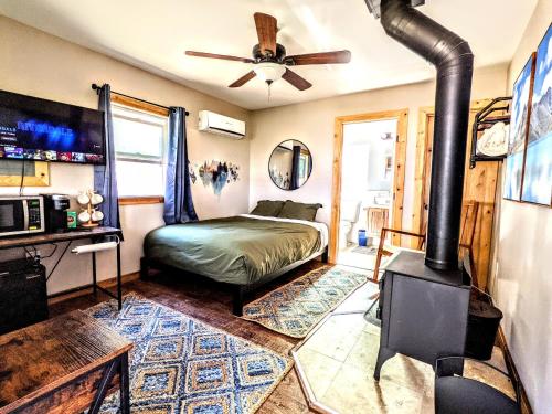 Falcon's Chalet- Cabin – Photos 5