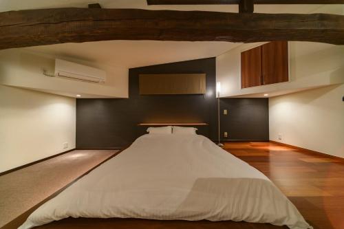 Кровать или кровати в номере villa-rizo古川