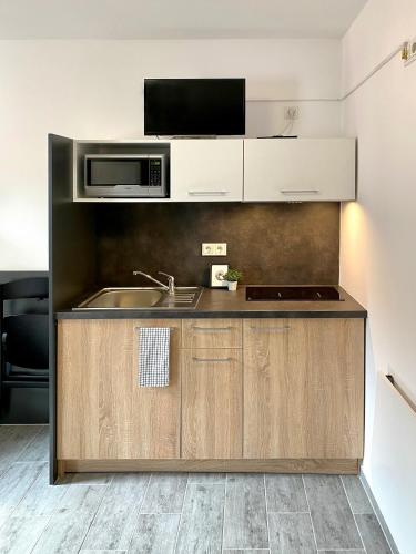 a kitchen with a sink and a microwave at Dock 6 - Cuxhaven in Cuxhaven