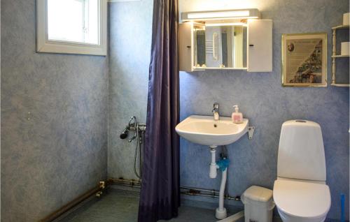 Koupelna v ubytování Gorgeous Home In Vimmerby With Kitchen