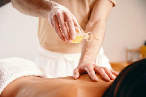 a woman getting a massage from a therapist at Villa Margot in Agropoli
