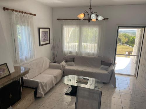 Χώρος καθιστικού στο Villa Harris