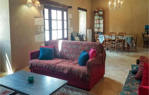 Χώρος καθιστικού στο Lovely Home In Mauvières