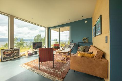 Ruang duduk di Indulge in beautiful nature and amazing views.