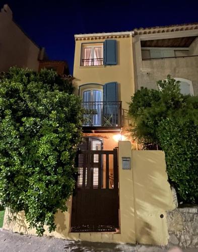 Το κτήριο όπου στεγάζεται  ο ξενώνας
