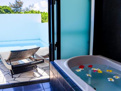Μπαλκόνι ή βεράντα στο Private Pool Villa Motobu
