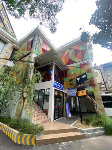 a building with a colorful facade with stairs in front at PALAGAN HUIS in Kejayan