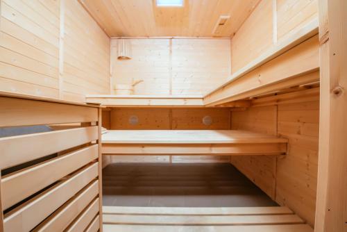 a wooden sauna with a bench in the middle at C Guest House in Drobeta-Turnu Severin