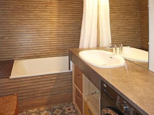 Appartement rénové 6 pers, balcon, ski aux pieds, centre station - FR-1-322-462