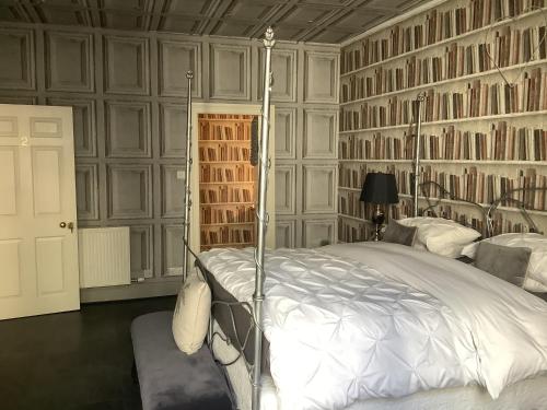 Postel nebo postele na pokoji v ubytování A Room in the City - West