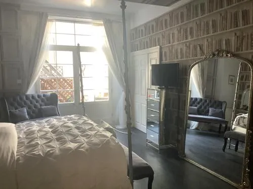 A Room in the City - West photo 16