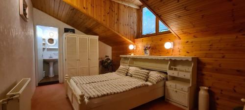 Säng eller sängar i ett rum på RelaxSpace Vendégház