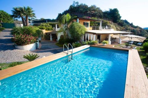 Gallery image of Casa Nostra, stunning, elegant villa in Lipari with pool in Lipari