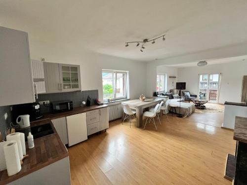 a kitchen and living room with a table and chairs at Sarah's Zugspitz Inn in Garmisch-Partenkirchen