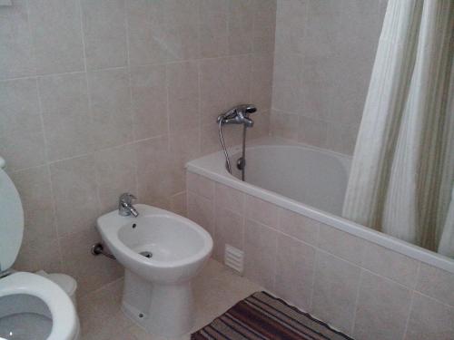 Lovely 1-Bedroom Apartment in Olhos de Agua