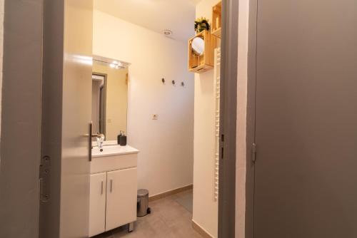 Photo de la galerie de l'établissement Besoin de vous ressourcer Maison 3ch, à Vallon-Pont-dʼArc