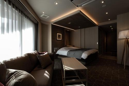 Ein Bett oder Betten in einem Zimmer der Unterkunft Y-HOTEL