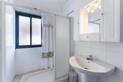 Koupelna v ubytování Cosy apartment with sea view en el centro Los Cristianos