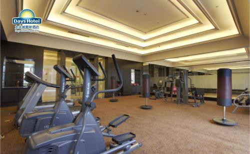 Pusat kecergasan dan/atau kemudahan kecergasan di Days Hotel by Wyndham Logan City Huizhou