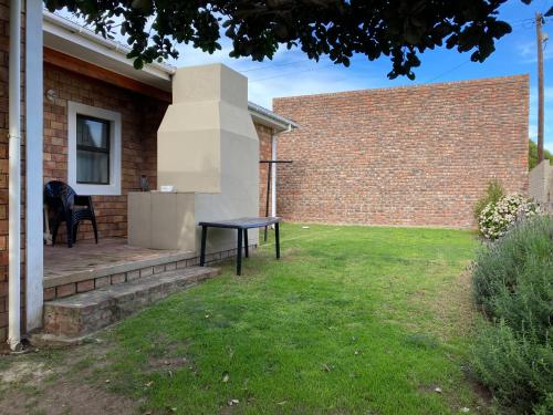 Un jardín fuera de Pole Pole holiday home