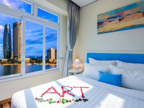 Giường trong phòng chung tại Palmier Hotel - Art House Da Nang