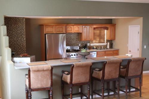 Exquisite Mountain Mansion West Wing – Photos 3