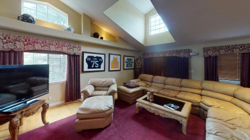 Exquisite Mountain Mansion West Wing – Photos 5