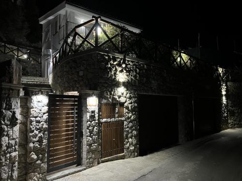 Το κτήριο όπου στεγάζεται  η παραθεριστική κατοικία