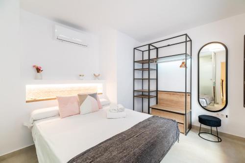 Postel nebo postele na pokoji v ubytování Suites Horno del Oro