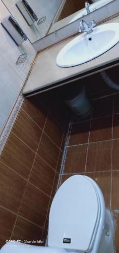 Un baño de Hotel Al Azeem