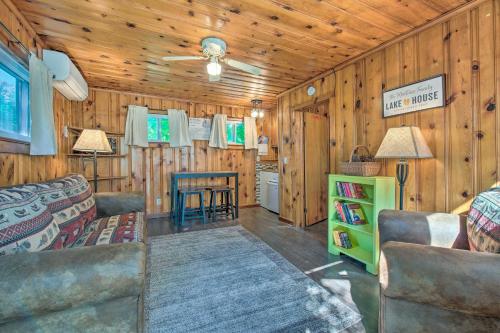 Gallery image of Cozy Newton Lake Cottage with View of the Lake! in Carbondale
