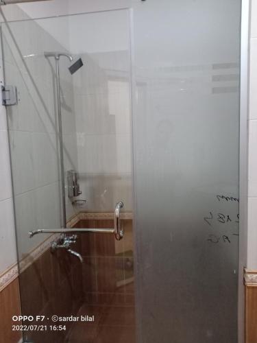 Un baño de Hotel Al Azeem