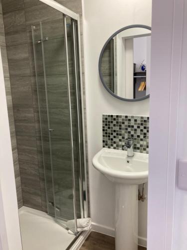 a bathroom with a sink and a shower at Kings Lodge in Newmarket
