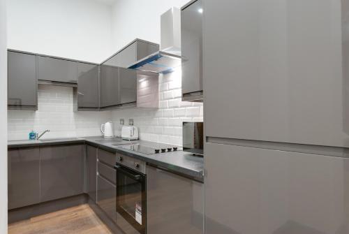 Kuchyň nebo kuchyňský kout v ubytování Harrisons Aparthotel Liverpool