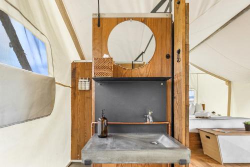 Fotografie z fotogalerie ubytování Under Canvas West Yellowstone v destinaci West Yellowstone