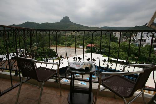 A general mountain view or a mountain view taken from a vendégházakat