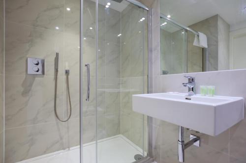 Et badeværelse på Soho 22 Serviced Apartments by Concept Apartments
