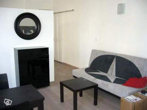 Un grand studio calme au milieu des théatres