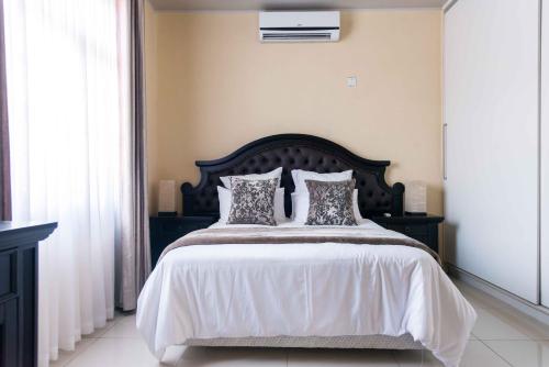 Säng eller sängar i ett rum på Lukonde - Kat-Onga Apartments
