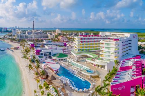Vaizdas į baseiną apgyvendinimo įstaigoje Temptation Cancun Resort - All Inclusive - Adults Only arba netoliese