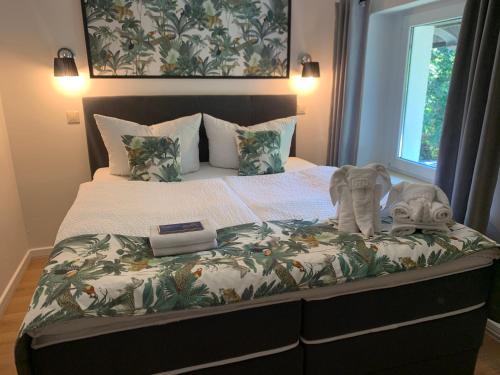 a bedroom with a bed with towels on it at Pension Gesundbrunnen in Müglitztal
