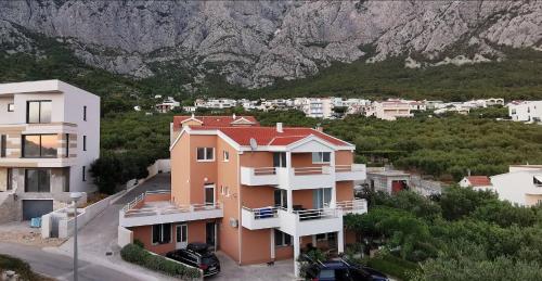 Výhľad na hory alebo výhľad na hory priamo z apartmánu