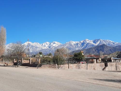 Nespecifikovaný výhled na hory nebo výhled na hory při pohledu z chaty