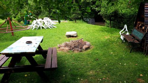 Un jardín fuera de Penzion Hugo