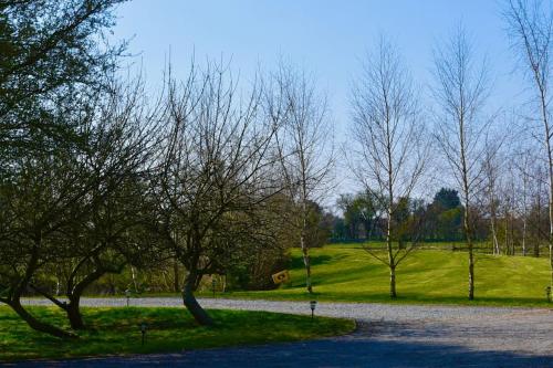 Κήπος έξω από το The Barn at Whitehouse Farm 18th century 3 bed Barn- Beautifully converted