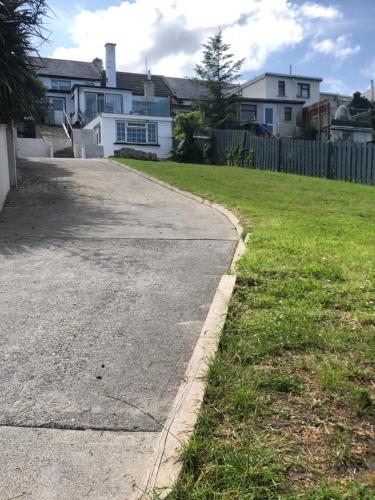 a driveway in a yard with houses in the background at Coastal townhouse Belmullet in Belmullet