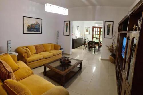 Area soggiorno di Lola Barracas Casa con Cochera